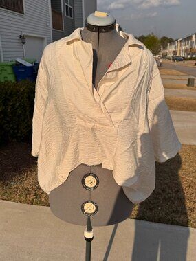 Anthropologie Dylon Short-Sleeve Wide-Placket Top MEDIUM